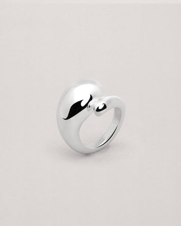 Editor 64. Bague Faye Signe Particulier en argent 925.   REF 4300023 Bague Faye   poids 16,9 gr - Largeur : 2 cm  taille : 52/54/56/58/60/62