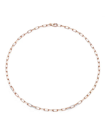 BURATO EDITOR64 Reference
CP654
Technical Data
18 kt rose gold chain necklace
Round cut White Diamonds
Colour: F
Clarity: VVS
Carats: 0.34
Longueur 43 cm - le collier existe en or blanc
Les précieux maillons de la chaîne sont disposés de manière asymétrique pour garantir la luminosité sous tous les angles.