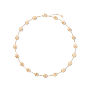 Collier Siviglia en or jaune 18 carats.<br>L'or mat est travaillé à la main pour effet satiné. La collection Siviglia s'inspire de la nature.Un collier élégant enrichi de minuscules éléments ovales en or jaune 18kt, finement gravés à la main selon une ancienne technique florentine. Chaque pièce est fabriquée entièrement à la main dans l'atelier de MARCO BICEGO situé au nord de l’Italie. collier ajustable avec plus de 3,5cm de chaine. Dimension : longueur 42 cm Référence : CB538-E__Y