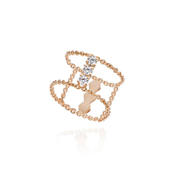 burato editor64 RÉFÉRENCE CX282
Caractéristiques
techniques Bague
en or blanc 18 carats Taille ronde Diamants
blancs Carats : 0,15
Couleur : F
Pureté : VS
Soft Vertical Trilogy Y est une déclaration captivante de l’amour moderne. Cette trilogie déconstruite est dédiée à la femme à la recherche de pièces uniques et originales, offrant une déclaration audacieuse et convaincante d’individualité et de style.