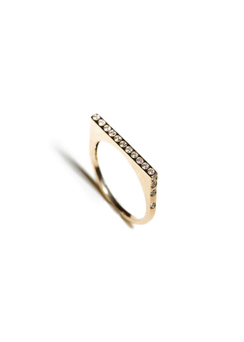 GAMME BLANCHE Chaque Diamant, délicatement incrusté dans la matière, semble être une étoile dans une galaxie miniature, une constellation unique et mystérieuse. Le nom