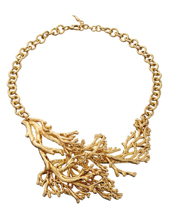 Collier corail en argent 925 plaqué or jaune. Giovanni Raspini propose des bijoux inspirés de la nature et du thème animalier qui lui est si précieux. Chaque bijoux est fait main en Italie au coeur de la Toscane.  Taille de la chaîne ajustable.