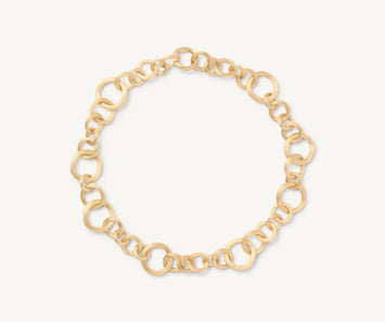 Collier en or jaune 18 carats. La collection Jaipur link est constituée de différents maillons circulaires qui s'entremêlent. Chaque pièce est fabriquée entièrement à la main dans l'atelier de MARCO BICEGO situé au nord de l’Italie. Taille spécifique possible sur commande. Dimension : 45 cm Référence : CB1349