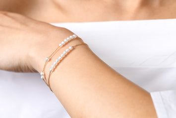 Burato Joaillerie - Bracelet or rose 18kt et perles. deux possibilités de fermetures à 15 ou 17 cm. 11 Perles Orientales, couleur blanche. Dimension perle: ø 3.5 - 4 mm.Les collections Burato sont entièrement réalisées à la main en Italie. . Certification RJC. Certification