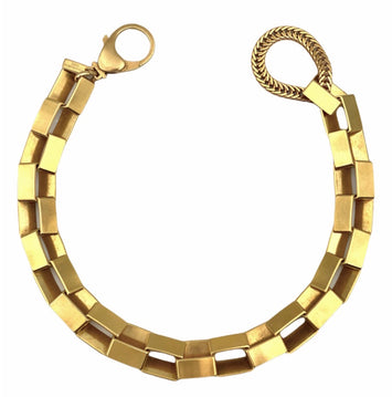 Perrine Taverniti - La chaîne du collier Boileau est l'une des tendances de cette saison. Réalisé en laiton doré légèrement patiné, il sera facile à associer à toutes vos tenues. Fait main à paris.