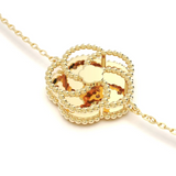 Editor 64 - Bracelet en or jaune/rose/blanc 18 carats finition polie avec un diamant central - Chaîne ajustable -&nbsp;Dimensions: 16cm x 1,5cm x 1,5cm&nbsp;- Taille de l’élément : 13 mm

Inspiré par les formes naturelles, ce bijou est composé de petits éléments ovales finement gravés selon une technique florentine ancienne.

Fabriqué entièrement à la main à Vicenza, capitale de l’orfèvrerie italienne, ce collier reflète l’engagement de La Prima Gioielli pour l’excellence et la tradition. Fondée par la fami