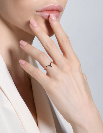 Burato - Bague or rose en V 18kt diamants noirs  diamant Taille ronde Diamants noirs Carats: 0.07 Couleur: G Clarté: Certifications VVS EDITOR 64