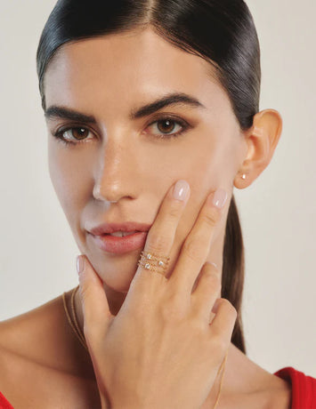 burato editor64 Reference
CX289

Technical Data
18 KT Yellow Gold multi solitaire ring

Round cut White Diamonds
Carats: 0.30
Colour: F
Clarity: VS

Laissez-vous séduire par l’allure envoûtante de la bague Soft Multi Solitaire en or jaune 18 carats. Les diamants de cette pièce exquise dansent avec la lumière, évoquant l’éclat céleste d’un ciel étoilé. 

Les collections Burato sont entièrement réalisées à la main en Italie. L'emblème de Burato est l'or rose 18 carats, l'expression d'une nuance douce et 