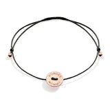 EDITOR 64 BURATO référence : CH543
bracelet or rose wonder mummy 18kt -gravé au laser.
dimension :ø 10 mm

Cordon noir ou cordon rouge existe aussi sur chaine à 350€

Les collections Burato sont entièrement réalisées à la main en Italie. L'emblème de Burato est l'or rose 18 carats, l'expression d'une nuance douce et élégante qui propose une nouvelle idée du luxe autour de bijoux innovants soucieux des questions environnementales.
Certification RJC