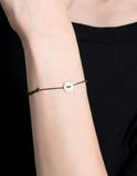 EDITOR 64 BURATO référence : CH543
bracelet or rose wonder mummy 18kt -gravé au laser.
dimension :ø 10 mm

Cordon noir ou cordon rouge existe aussi sur chaine à 350€

Les collections Burato sont entièrement réalisées à la main en Italie. L'emblème de Burato est l'or rose 18 carats, l'expression d'une nuance douce et élégante qui propose une nouvelle idée du luxe autour de bijoux innovants soucieux des questions environnementales.
Certification RJC