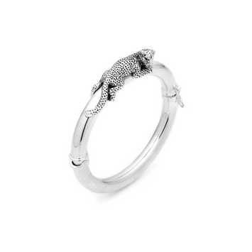 Bracelet Léopard en argent 925. Giovanni Raspini propose des bijoux inspirés de la nature et du thème animalier qui lui est si précieux. Chaque bijoux est fait main en Italie au coeur de la Toscane.  Dimensions : Diamètre : 5,8 cm Longueur du léopard : 5 cm