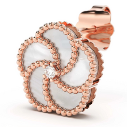 Editor 64 - Boucle d'oreilles nacre et or jaune/rose 18 carats finition polie avec diamant - Taille de l’élément : 13 mm

Inspiré par les formes naturelles, ce bijou est composé de petits éléments ovales finement gravés selon une technique florentine ancienne.

Fabriqué entièrement à la main à Vicenza, capitale de l’orfèvrerie italienne, ce collier reflète l’engagement de La Prima Gioielli pour l’excellence et la tradition. Fondée par la famille Arfa, la marque célèbre le savoir-faire it