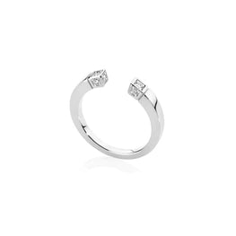 Code : CP444  Bague or blanc 18 kt et Palladium   Round cut White Diamonds Colour: G Clarity: VVS Carats: 0.16  Une nouvelle ligne, essentielle et pure dans ses proportions, où le design parle des fondements de Burato : des bijoux beaux, bien faits et éthiques.