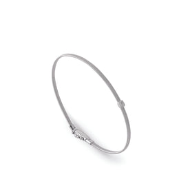 Marco Bicego - Collection Masai - Bracelet 1 rang en or blanc ou or jaune 18 carats et diamants. Chaque pièce est fabriquée entièrement à la main dans l'atelier de MARCO BICEGO situé au nord de l’Italie. Taille spécifique possible sur commande.  Dimension : 17 cm Diamants : 0,03 carats Référence : BG730 B YW