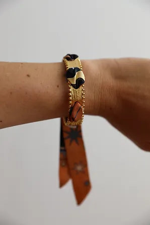 Bracelet An-nee  et ruban 2 cm soie boussole nude  Compatible avec le ruban en soie de 2 cm   AN-NEE est une jeune marque française d'accessoires revisitant l'univers de la soie. La soie AN-NEE est imprimée en impression digitale à Lyon, dans une usine labellisée 