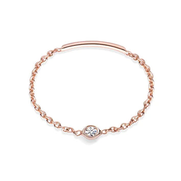 Burato - Bague or rose 18kt avec un solitaire diamant à chaîne souple en or   rose 18 kt Taille ronde Diamant blanc Carats: 0.03 Couleur: G Clarté: Certifications VVS   Formez un simple fil d’or, qui s’adapte à votre doigt comme une seconde peau, un diamant solitaire est né. Une bague qui est un compagnon gracieux, symbole de l’amour.