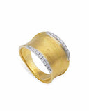 Bague en or jaune 18 carats Marco Bicego. L'or mat est travaillé à la main pour effet satiné. La collection Lunaria s'inspire de la nature, tout particulièrement les feuilles de la monnaie du pape. Le mouvement et les formes de cette collection sont un hommage à la nature. Chaque pièce est fabriquée entièrement à la main dans l'atelier de MARCO BICEGO situé au nord de l’Italie. Taille spécifique possible sur commande.  Diamants : 0,14 cts - VS-VVS G  Référence : AB551 B