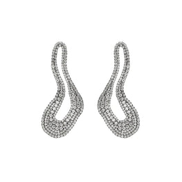  Boucles d'oreille strass cristal   Laiton Plaqué palladium certifié sans nickel.        Fermoir oreilles percées tiges titanium (hypoallergénique)   Hélène Zubeldia nous raconte une histoire à travers ses collections. Sobre en apparence mais sophistiquée, la pureté des formes et des lignes met en valeur la morphologie féminine qui reste le principal terrain d’expression d’une dualité omniprésente.