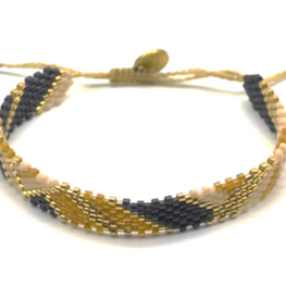 Myuki est une marque d'Amérique latine.  bracelet Delagado small tissée en perle de verre dans les ateliers.  motifs : jaune anthracite  Embouts fermoir en argent  Hand made