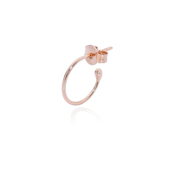 Burato - Code : CD810  Hoop créole unitaire or rose 18kt large  Taille : ø 13 cm Goutte d'eau  Commencez à vous amuser avec Hoop, la boucle d'oreille que vous pouvez mélanger et assortir avec des combinaisons infinies, en ajoutant et en échangeant nos éléments modulaires. Avec cette boucle d'oreille, vous aurez une liberté totale pour créer votre look personnalisé.  La vie doit être vécue comme un jeu.  (Platon)