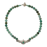 Collier de turquoises authentiques de style amérindien avec une perle de turquoise de 10 mm et un aigle en argent au centre.  Amanda Marcucci crée des bijoux durables depuis 2015. En utilisant uniquement des matériaux, des pierres précieuses et des emballages d'origine éthique. Tous nos bijoux sont fabriqués par des artisans locaux à Florence - Italie, ce qui rend chaque pièce très spéciale et unique.